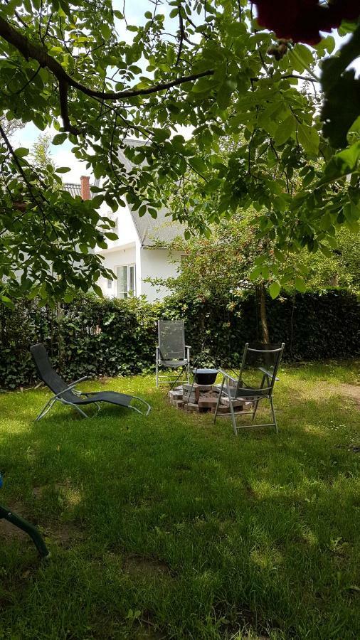 Csalad-Barat Apartman Balatonlelle Exteriör bild