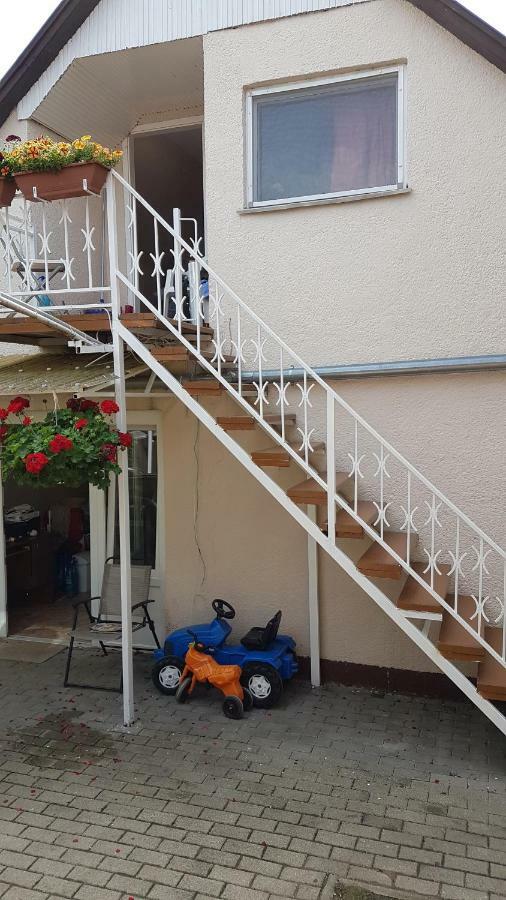 Csalad-Barat Apartman Balatonlelle Exteriör bild